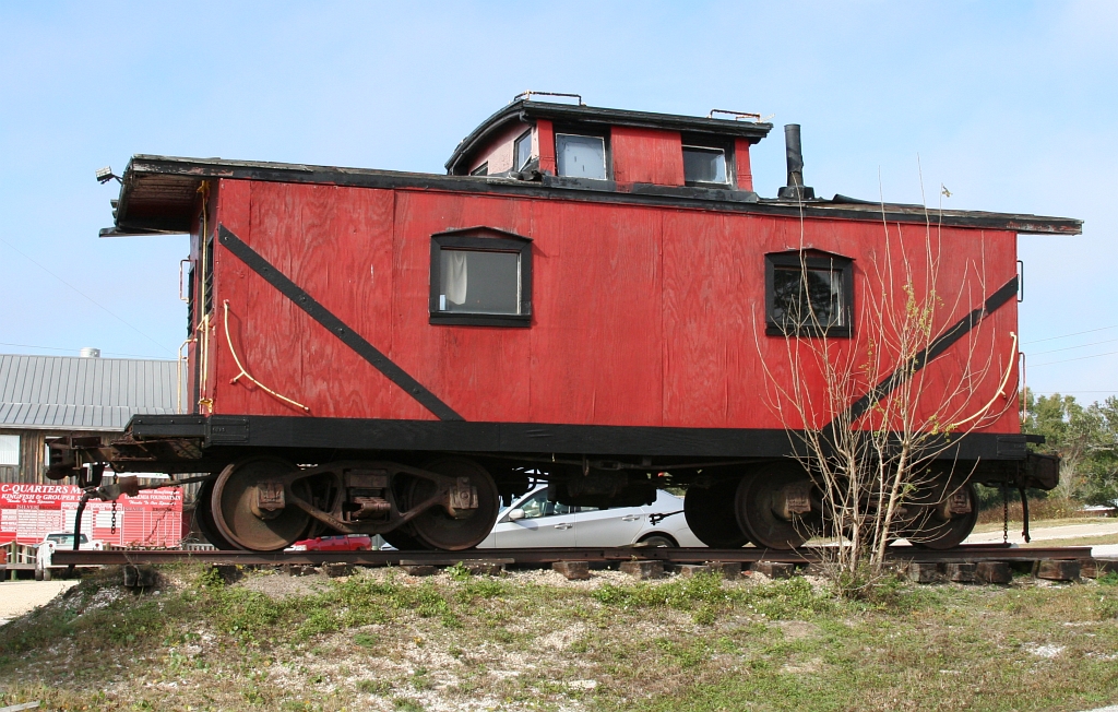 DH wooden caboose 